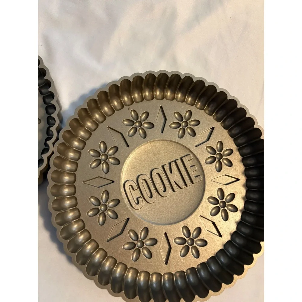 Chicago Metallic Cookie Tart Pans Giant Sandwich Cookie Molds Gold 9 Inch Set/ 2